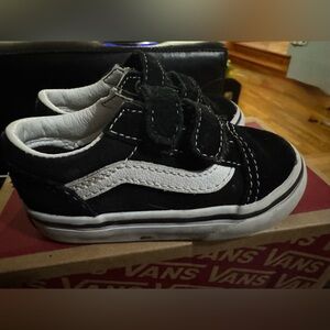 Vans Kids Old Skool V Black and White Velcro Sneakers 5t